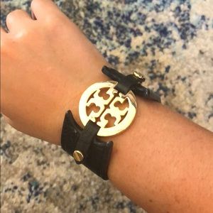 BLACK TORY BURCH CUFF BRACLET